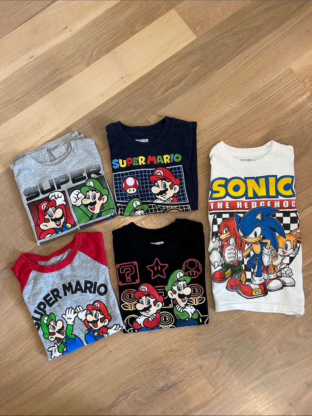 Lot of Super Mario & Sonic Kids Graphic Tee’s :: Size 5/6